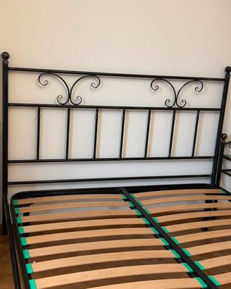 Letto in ferro nero + 2 comodini + rete a doghe