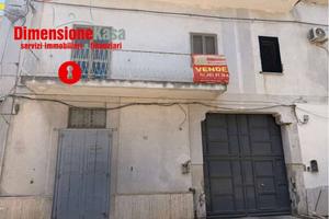 Casa indipendente di 345 m² con 5 locali e box aut