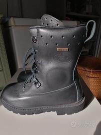 stivali per protezione civile, e antincendio. 