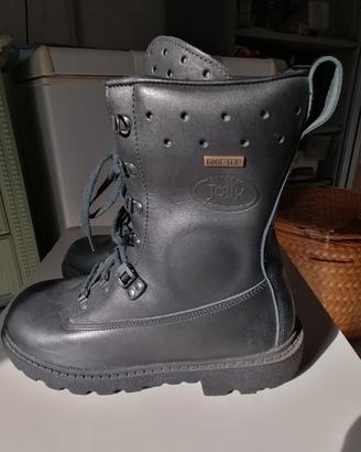 stivali per protezione civile, e antincendio. 