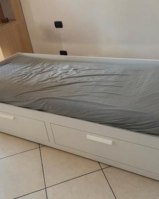letto singolo/ piazza e mezza. Quasi nuovo.