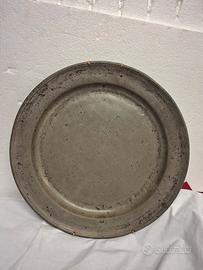 Piatto antico in metallo 1780