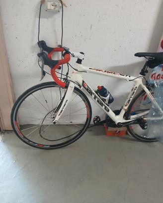 Bicicletta in carbonio 