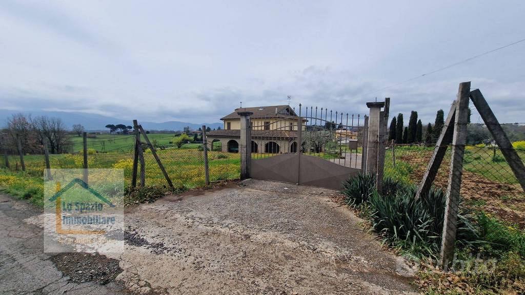 Villa di 310 m² con più di 5 locali a Genazzano - Vista 3