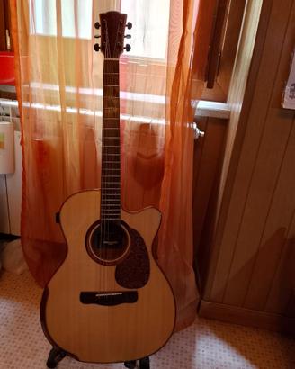 Chitarra acustica amplificabile Merida