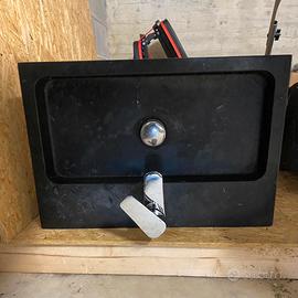 Lavabo in pietra nera con rubinetto – completo