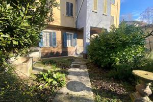 CASA SEMINDIPENDENTE A SALE