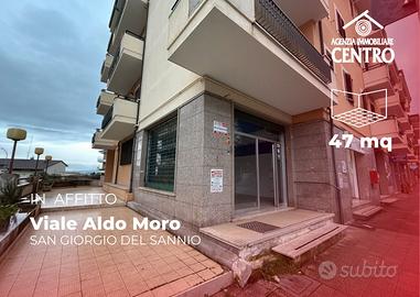 Locale comm.le con doppia vetrina