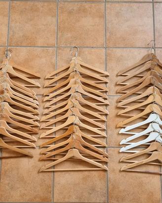 Lotto 38 grucce legno stampelle