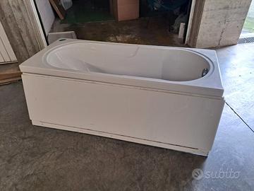 vasca da bagno in resina acrilica con pannelli in 