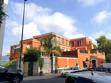 2 LOCALI A NAPOLI