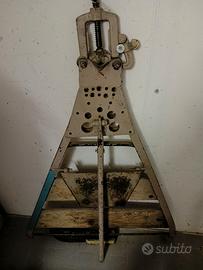 Cavalletto con morsa per idraulico