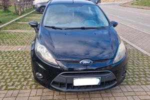 Ford fiesta 1.2 benzina neopatentati 5 porte 
Anno