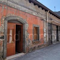 Casa singola con cortile e garage a Linguaglossa