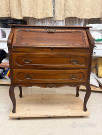 Secretaire moderno imitazione classico