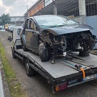 PEZZI DI RICAMBIO E  RITIRO AUTO INCIDENTATE E NON