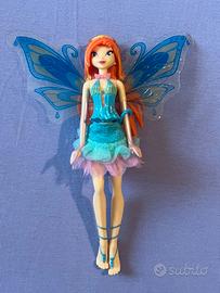 Bambola Winx Bloom Kinder Maxi sorpresa