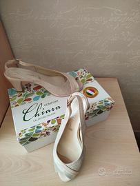 Sandali slingback nude con punta aperta