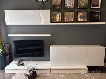 Parete attrezzata bianca opaca sportelli vetro