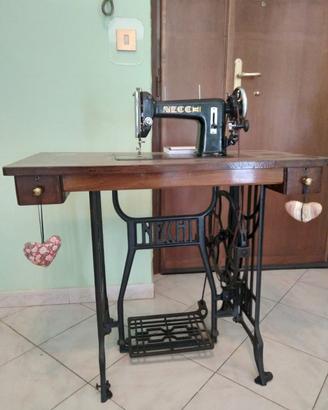 Macchina da cucire Necchi anni 50