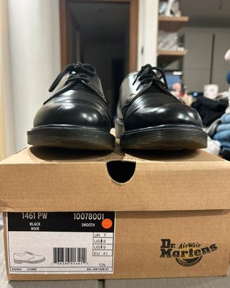 Dr. Martens basse nere