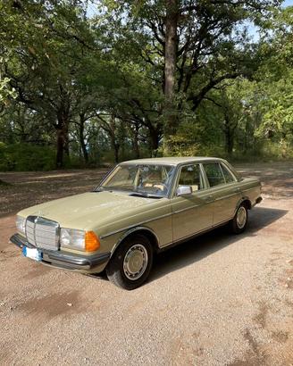 Mercedes 200 - 1983