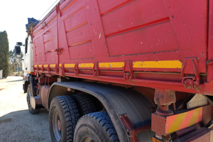 Autocarro Renault 357