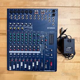 Mixer Yamaha MG124cx