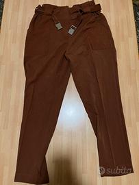 Pantaloni marroni con cintura integrata