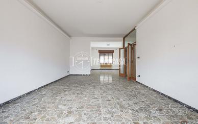 AMPIO APPARTAMENTO NEL CENTRO DI IMOLA CON SFOGO E