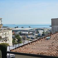 Ampio in centro con 2 camere e vista mare