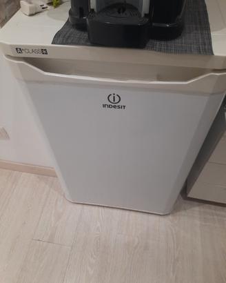 Frigorifero basso indesit