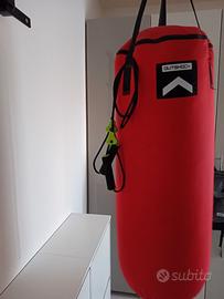 sacco boxe con staffa 