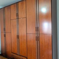 armadio in legno massiccio