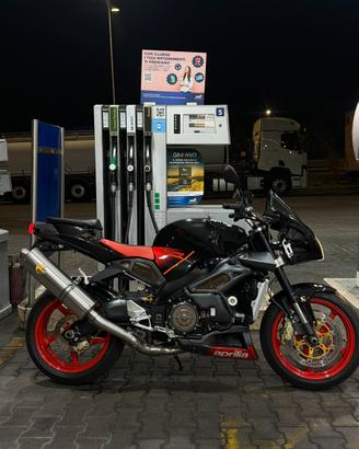 Aprilia tuono R 1000