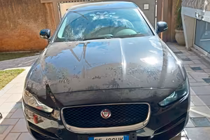 Auto Jaguar XE 2.0D