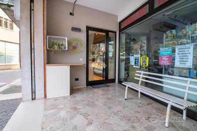 NEGOZIO A MONTECCHIA DI CROSARA