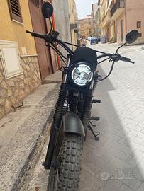 Moto Brixton Felsberg