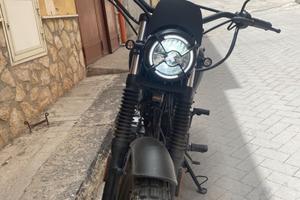 Moto Brixton Felsberg