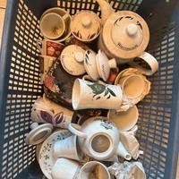 Set di tazze e teiere vintage