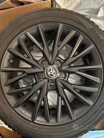 4 Cerchi in Lega Toyota 18" + Set Gomme Invernali