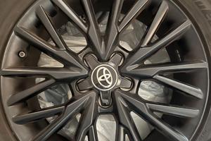 4 Cerchi in Lega Toyota 18" + Set Gomme Invernali