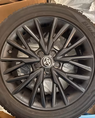 4 Cerchi in Lega Toyota 18" + Set Gomme Invernali