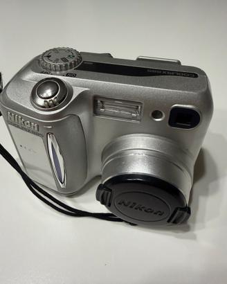 Nikon coolpix  885