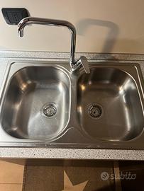 Lavandino e rubinetto cucina
