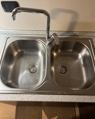 Lavandino e rubinetto cucina