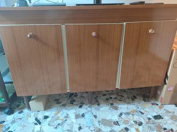 mobiletto con tre scomparti 