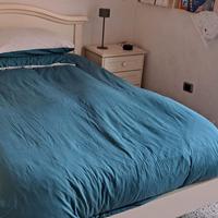 Letto una piazza e mezza e comodino.