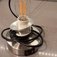Lampada da comodino senza paralume