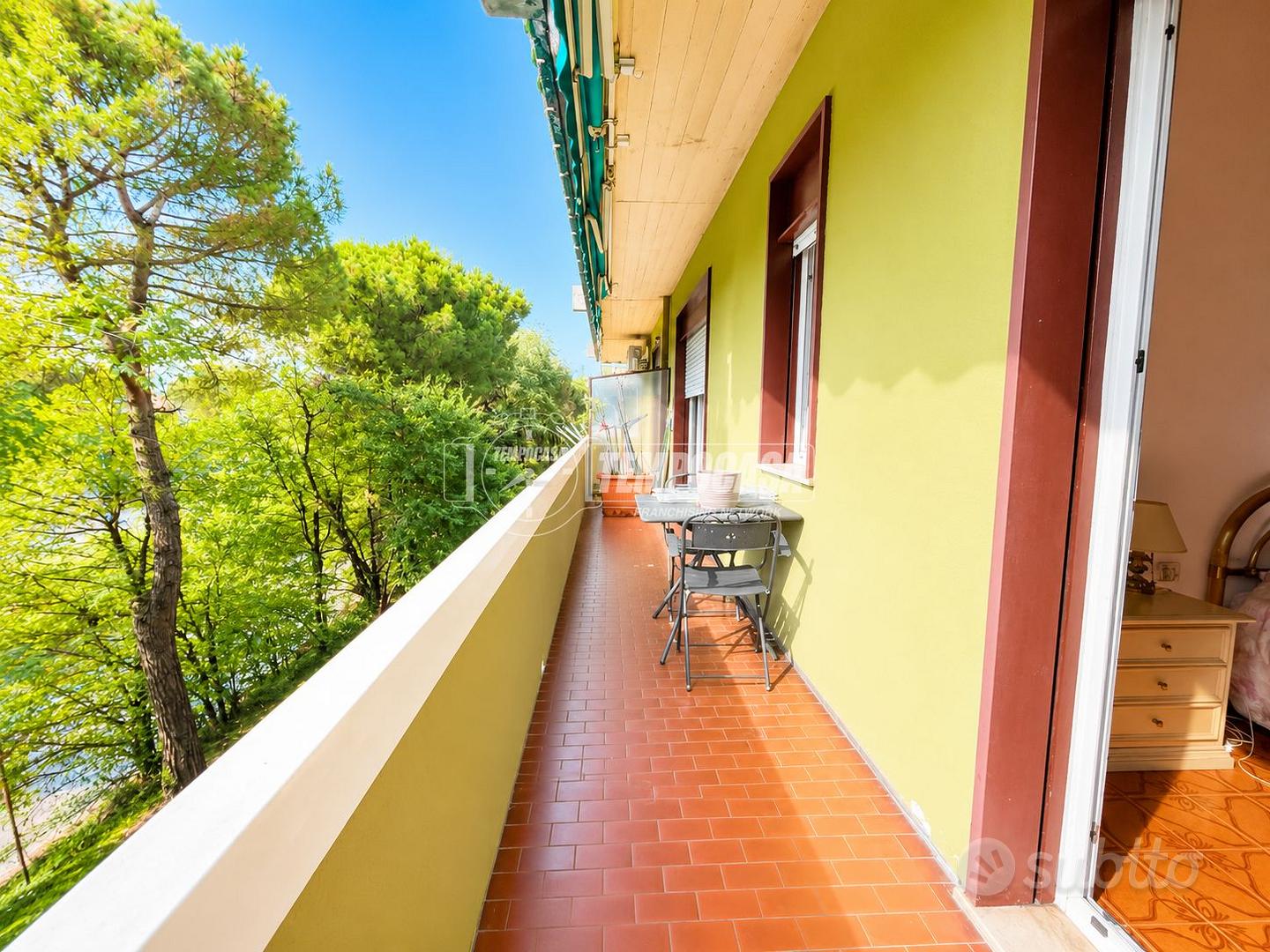 Ampio trilocale con box, cantina e doppio balcone - Vista 2